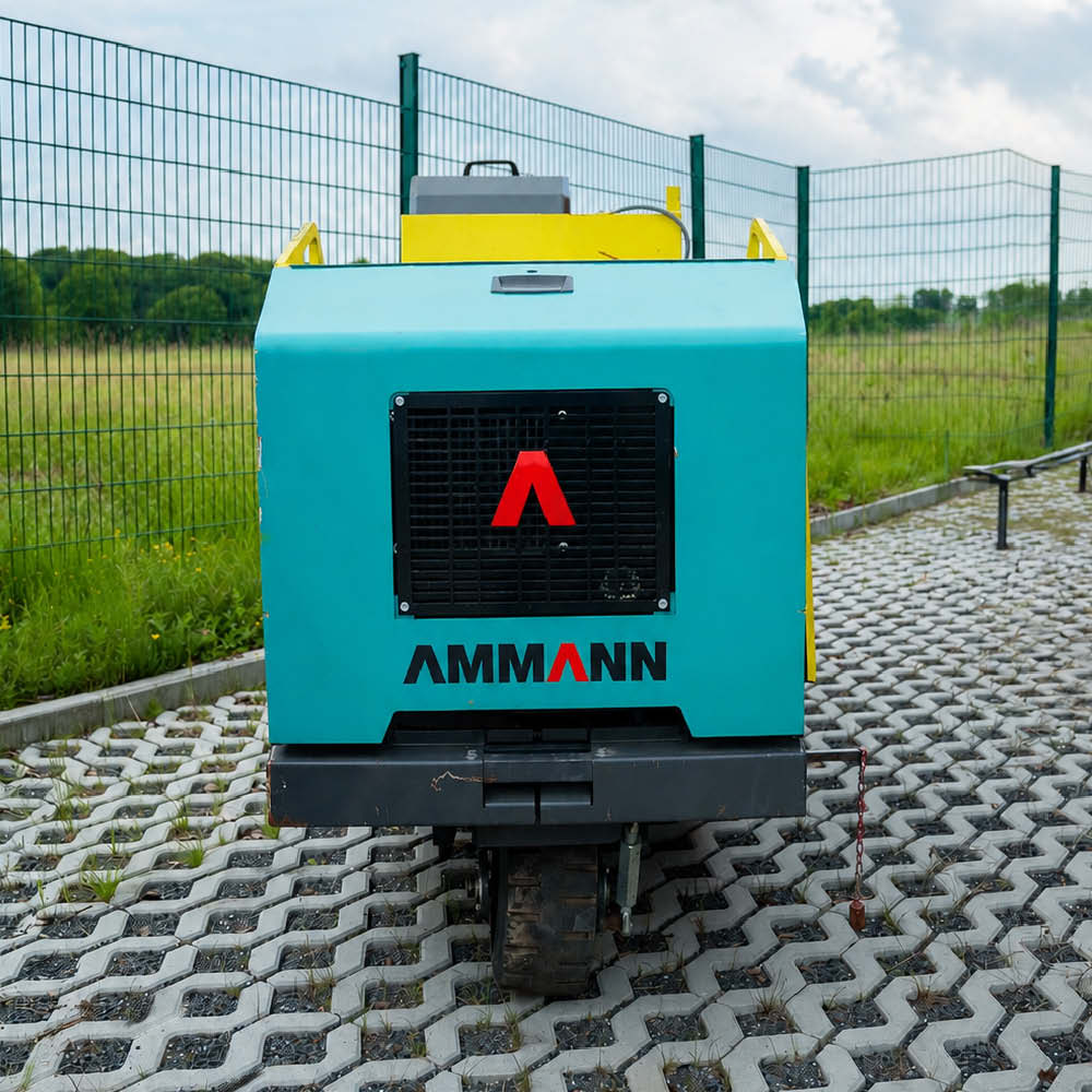 Minifertiger Ammann AFW 150-2, Ansicht von vorne