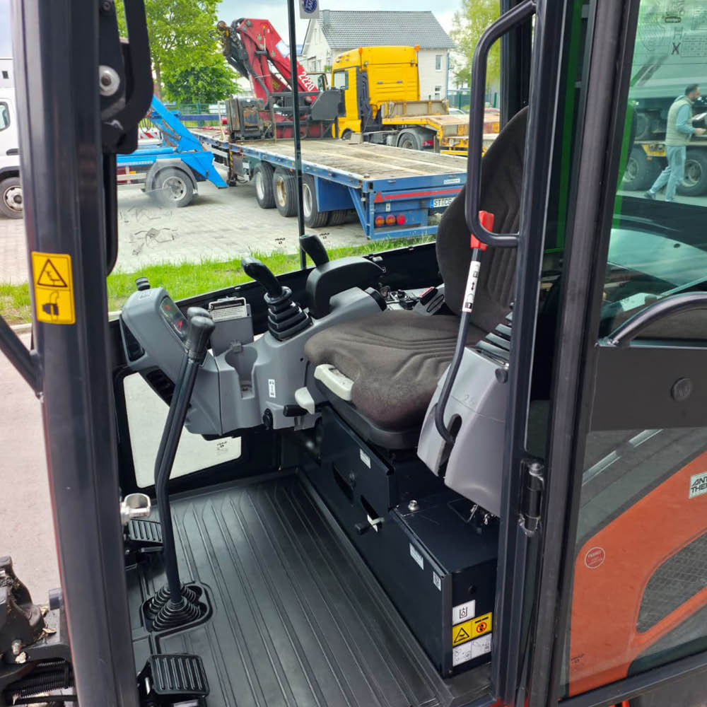 Minibagger Kubota KX018, Ansicht innen