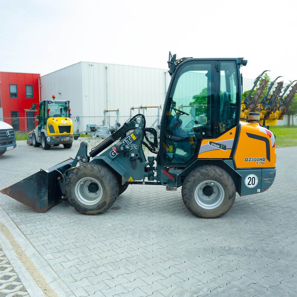Radlader Giant G2500 HD, Seitenansicht von links