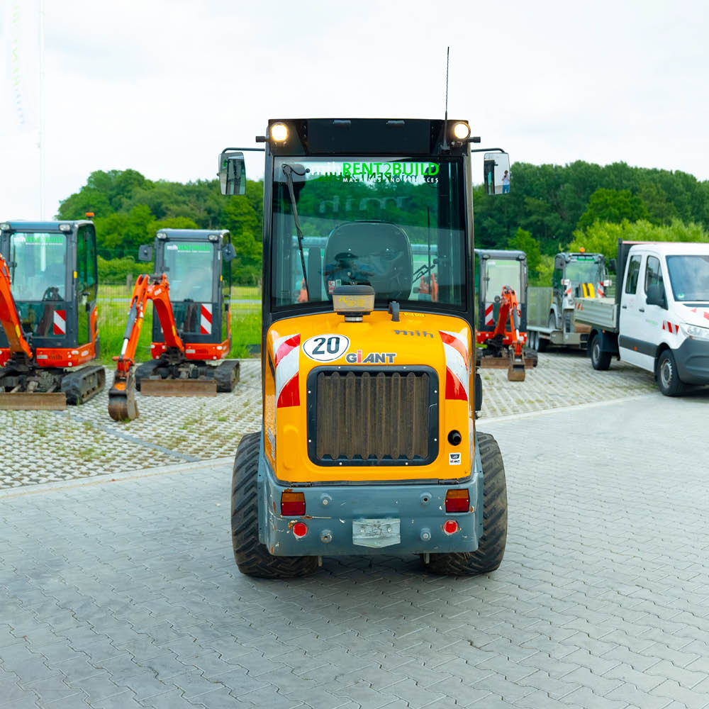 Radlader Giant G2500 HD, Ansicht von hinten
