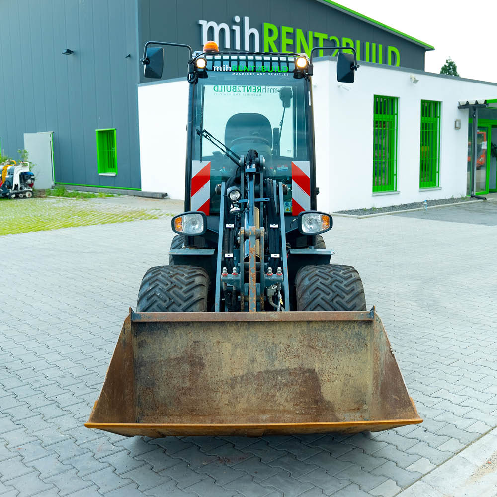 Radlader Giant G2500 HD, Ansicht von vorne