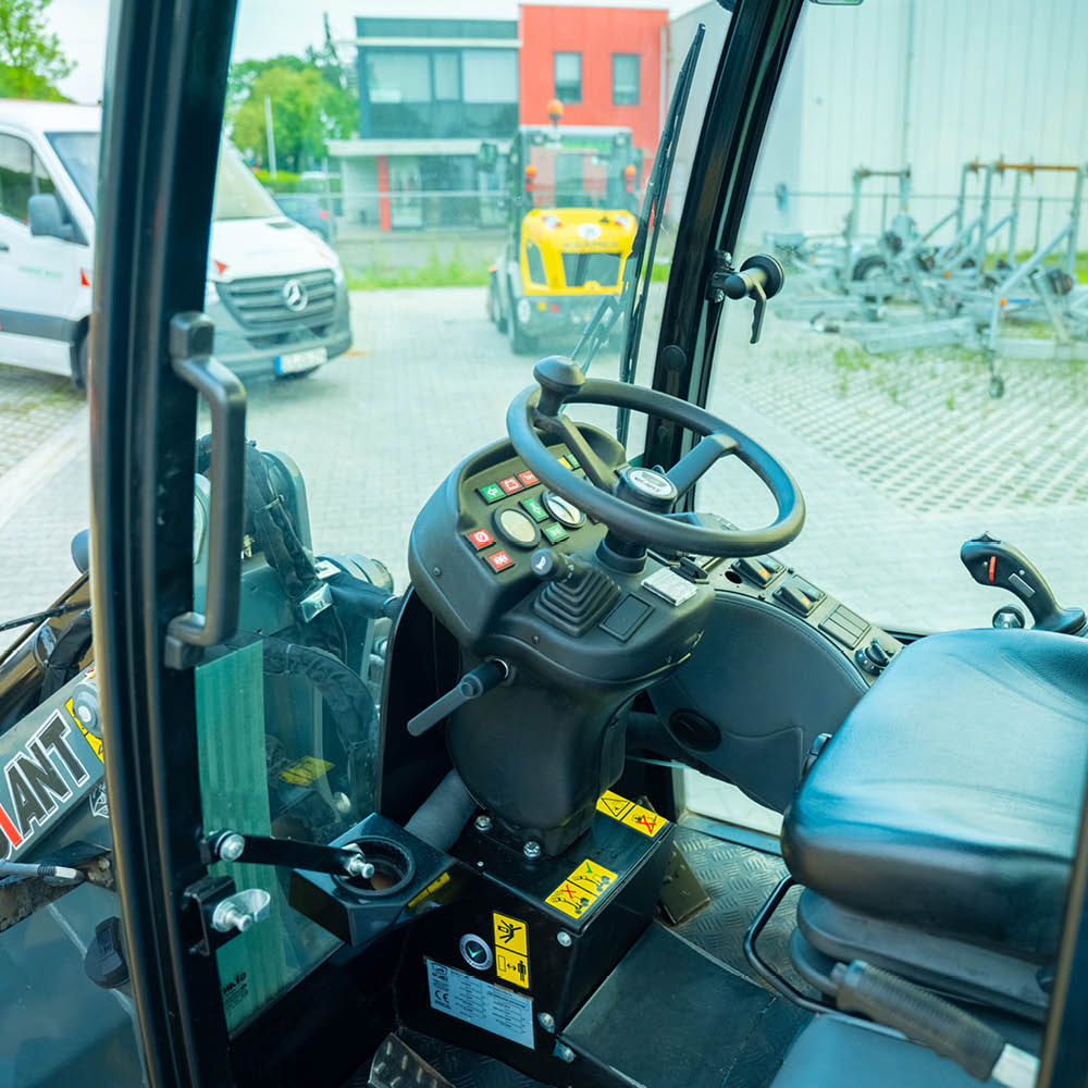 Radlader Giant G2500 HD, Ansicht innen
