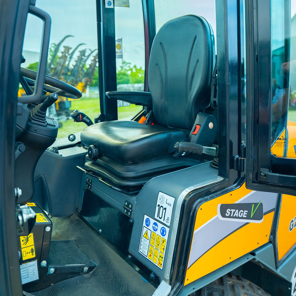 Radlader Giant G2500 HD, Ansicht innen
