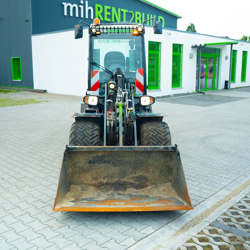 Radlader Giant G2700 HD, Ansicht von vorne