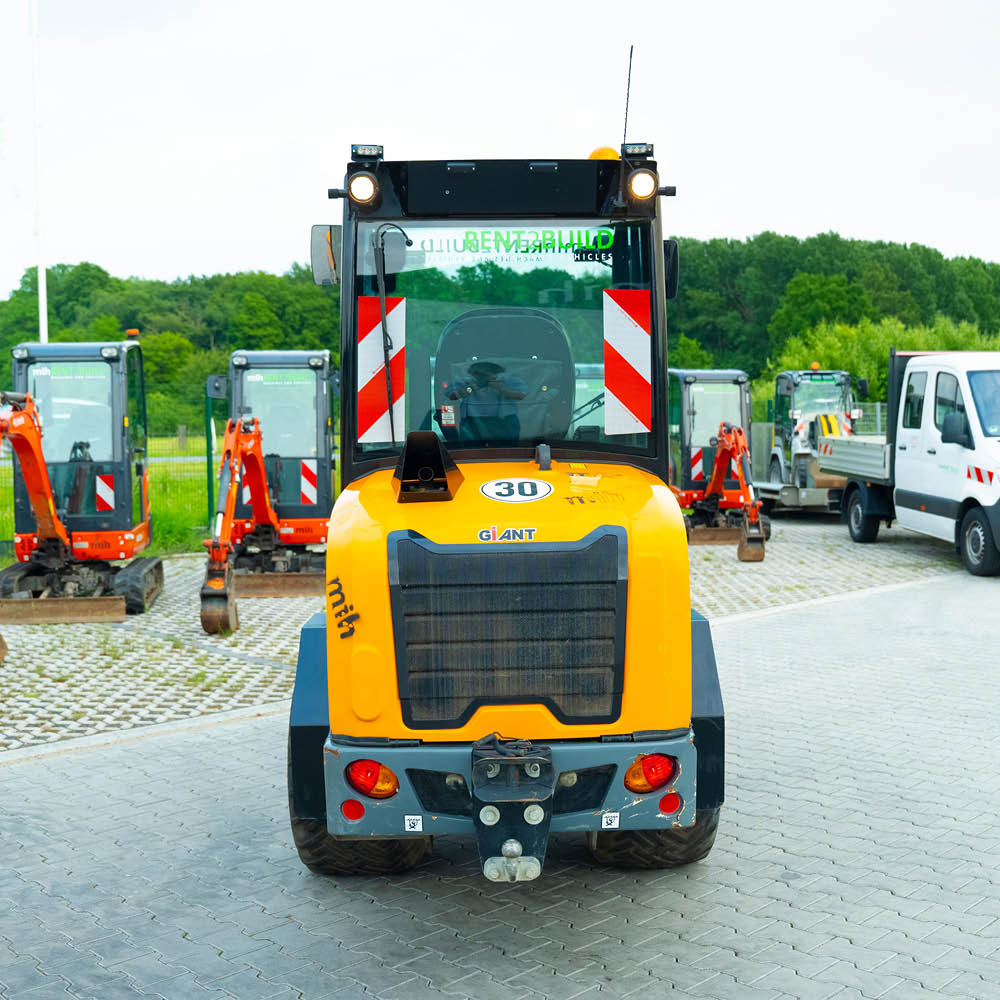 Radlader Giant G2700 HD, Ansicht von hinten