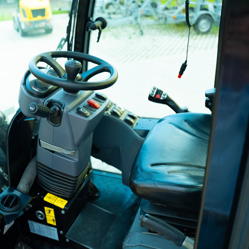 Radlader Giant G2700 HD, Ansicht innen