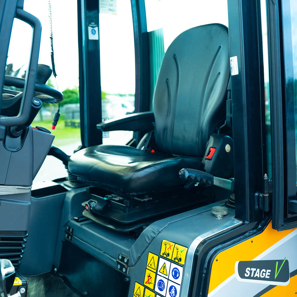 Radlader Giant G2700 HD, Ansicht innen